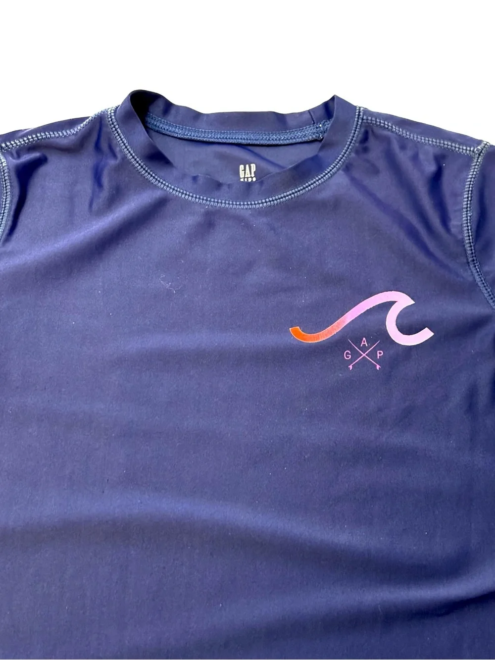 GAP Kids Deep Navy Rashgaurd with Pink Waves. Size Small. Very good condition